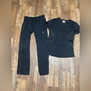 Cherokee Luxe sport scubs set